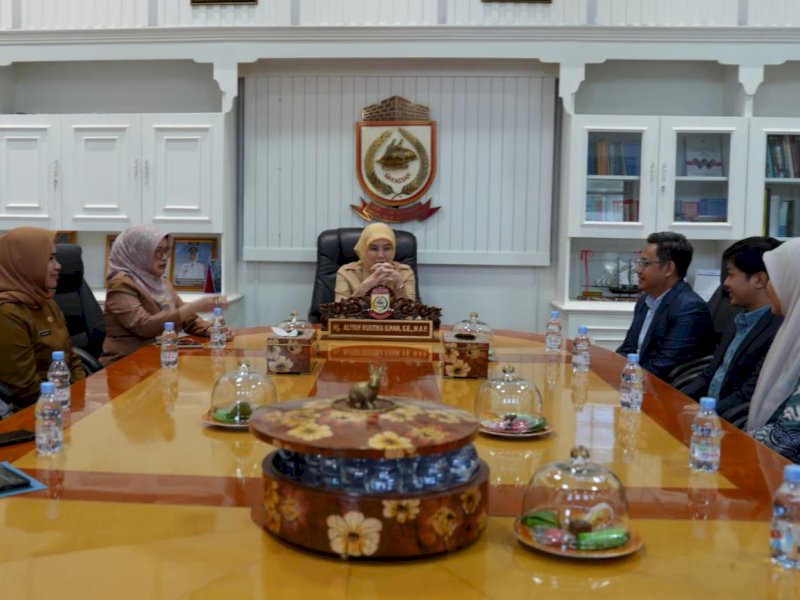 Wakil Wali Kota Makassar, Aliyah Mustika Ilham, menerima audiensi dari Indonesia Association of Dentomaxillofacial Radiology terkait rencana pelaksanaan Simposium Nasional IKARGI XIII & The 3rd International Joint Conference 2026 di Kantor Wali Kota Makassar, Selasa (5/5/2026). @Jejakfakta/dok. Humas Pemkot Makassar