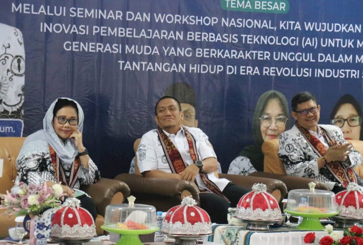Di Tengah Gempuran AI, Bupati Luwu Timur Tekankan Guru Tetap Jaga Nilai Lokal