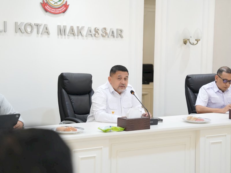 Wali Kota Makassar, Munafri Arifuddin, saat memimpin rapat terkait pelaksanaan Seleksi Penerimaan Murid Baru (SPMB) 2026, di Balai Kota Makassar, Kamis (7/5/2026). @Jejakfakta/dok. Humas Pemkot Makassar