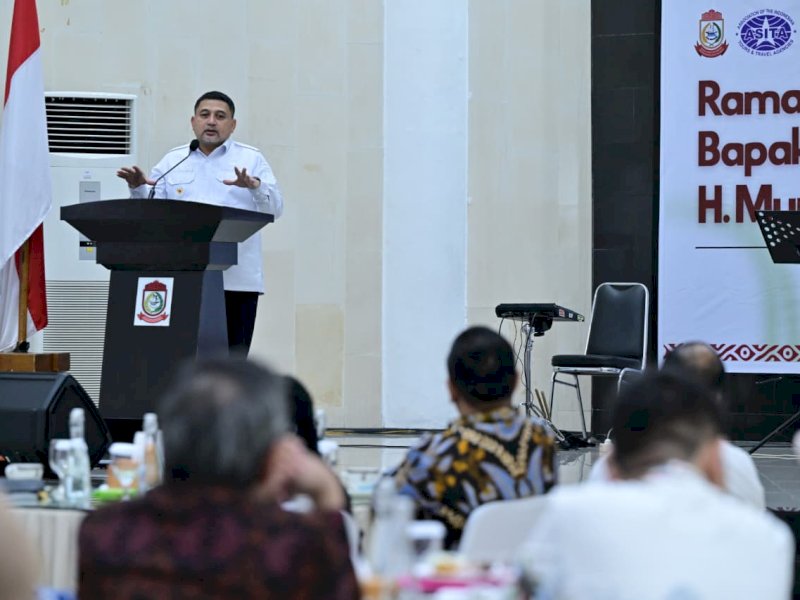 Wali Kota Makassar, Munafri Arifuddin, bersama Wakil Wali Kota Makassar, Aliyah Mustika Ilham, saat menjamu ratusan delegasi Rakernas dari berbagai daerah di Indonesia melalui acara malam ramah tamah yang digelar di Baruga Anging Mammiri, Rumah Jabatan Wali Kota Makassar, Rabu (6/5/2026). @Jejakfakta/dok. Humas Pemkot Makassar