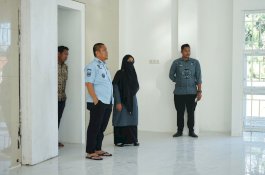 Tinjau Gedung Simpurusiang, Bupati Irwan Tekankan Kualitas Pengerjaan hingga Tahap Akhir