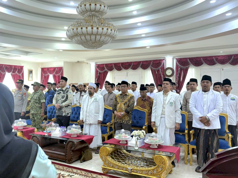 Pelantikan 35 orang pengurus Ittihad Persaudaraan Imam Masjid (IPIM) Kabupaten Pangkep 2025&ndash;2030 di aula rumah jabatan Bupati Pangkep, Jumat (8/5/2026). @jejakfaktacom/Humas Pemda Pangkep