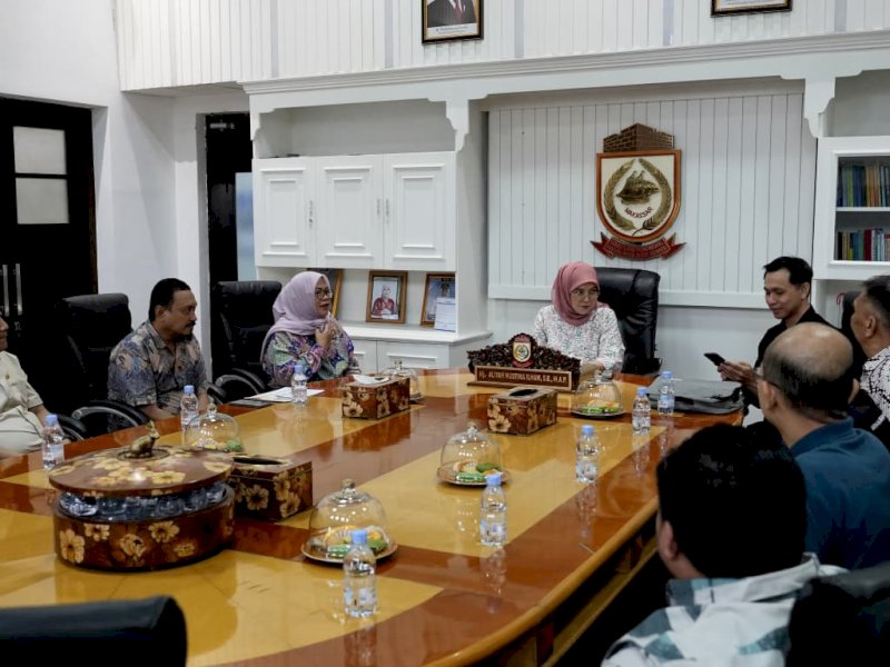 Wakil Wali Kota Makassar, Aliyah Mustika Ilham saat menerima audiensi Brighton Property Makassar di Ruang Rapat Wakil Wali Kota, Jumat (8/5/2026). @Jejakfakta/dok. Humas Pemkot Makassar