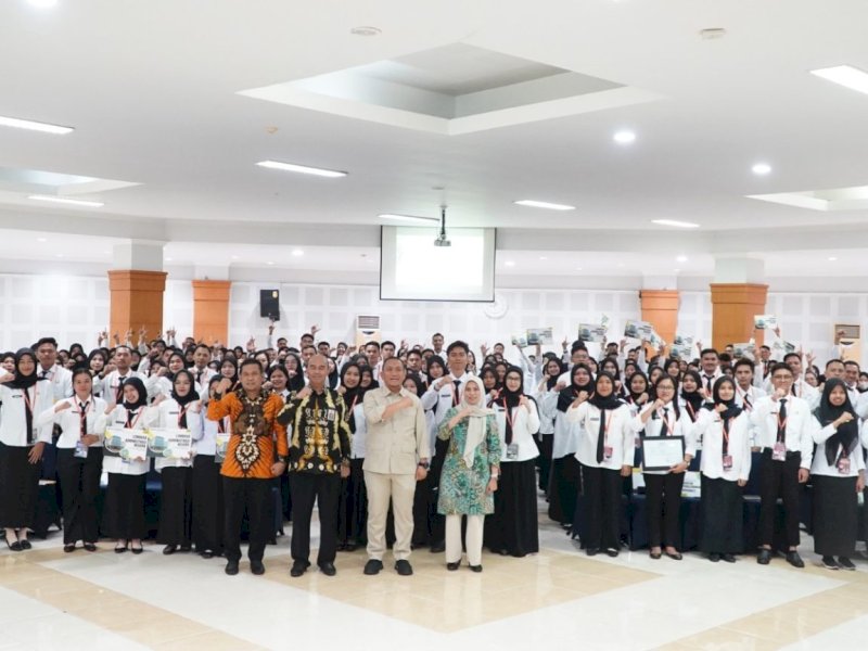 Bupati Luwu Timur, Irwan Bachri Syam, saat menghadiri langsung upacara pelepasan 197 peserta Pelatihan Dasar (Latsar) CPNS Gelombang III Angkatan XI&ndash;XV Kabupaten Luwu Timur di Aula Hasanuddin Gedung PUSJAR SKMP LAN Makassar, Rabu (15/04/2026). @Jejakfakta/Istimewa