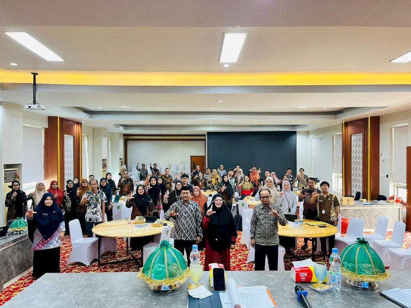 Asisten Pemerintahan dan Kesejahteraan Rakyat Kabupaten Luwu Timur, Aini Endis Anrika, saat menghadiri Rapat Forum Kabupaten Sehat yang digelar di Aula Sasana Praja Kantor Bupati Luwu Timur, Kamis (23/4/2026). @Jejakfakta/dok. Istimewa