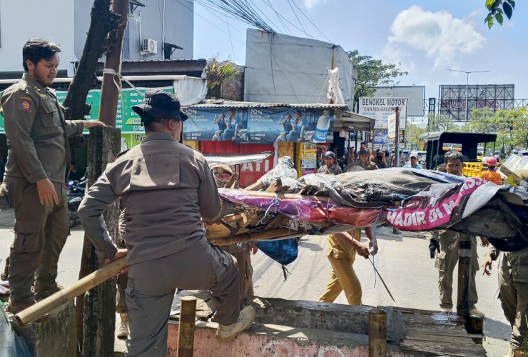PK5 Tamalanrea Mulai Bongkar Mandiri, Pendekatan Humanis Pemkot Makassar Dinilai Efektif
