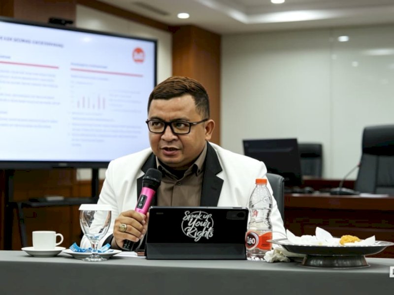 Aktivis dan penggiat isu inklusi Sulawesi Selatan, Rahman Gus Dur. @Jejakfakta/dok. Diolah AI