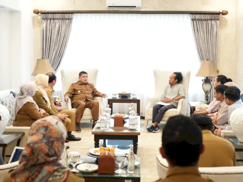 Wali Kota Makassar, Munafri Arifuddin, saat menerima audiensi panitia penyelenggara MIWF di Rumah Jabatan Wali Kota Makassar, Selasa (12/05/2026). @Jejakfakta/dok. Humas Pemkot Makassar