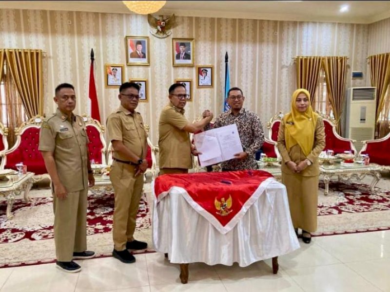 Penandatanganan Memorandum of Understanding (MoU) atau Perjanjian Kerja Sama (PKS) tersebut dilakukan oleh Pimpinan Cabang Bank Sulselbar Bone, Muhammad Anas, bersama Wakil Bupati Bone, Andi Akmal Pasluddin, di Rumah Jabatan Bupati Bone, Jalan Petta Ponggawae, Watampone, Selasa (12/5/2026). @Jejakfakta/dok. Istimewa