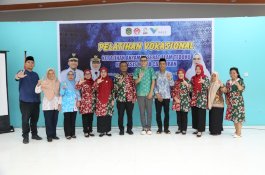 Pemkab Lutim Dorong Anyaman Teduhu Naik Kelas, Pelaku UMKM Dilatih Ciptakan Produk Kreatif Bernilai Jual Tinggi
