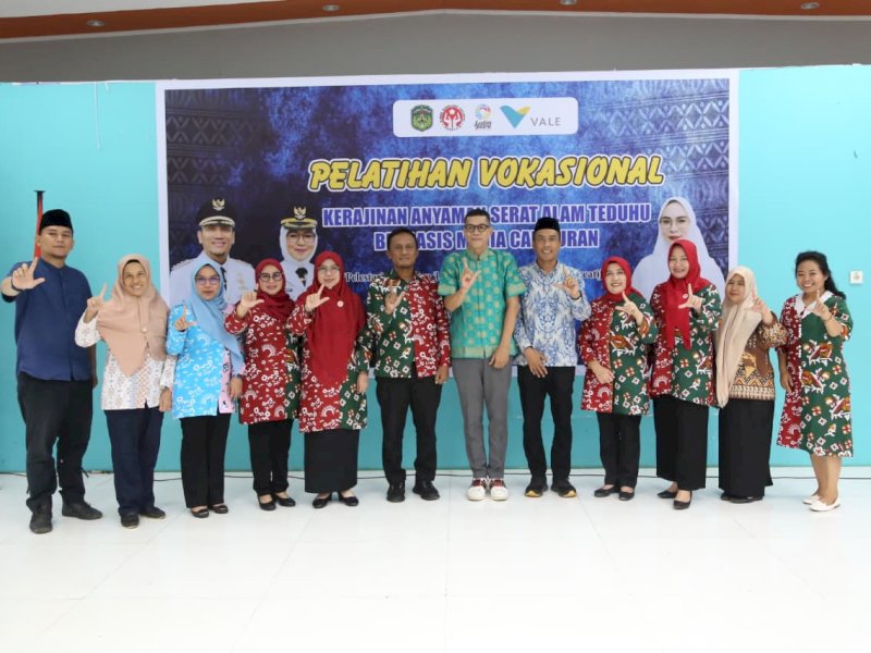 Pelatihan Vokasional Kerajinan Anyaman Serat Alam Teduhu Berbasis Media Campuran yang digelar di Gedung Matano Player Sorowako, Kecamatan Nuha, pada 8&ndash;12 Mei 2026. @Jejakfakta/dok. Humas Pemkab Lutim