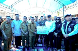 Mentan Amran Turun Langsung ke Bone, Salurkan Bantuan Rp9 Miliar untuk Korban Banjir