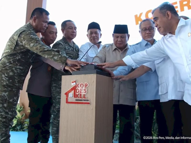 Presiden Prabowo Subianto meresmikan dimulainya operasionalisasi 1.061 Koperasi Desa/Kelurahan Merah Putih (KDKMP) di wilayah Jawa Timur dan Jawa Tengah dalam acara yang dipusatkan di Koperasi Desa Merah Putih Desa Nglawak, Kecamatan Kertosono, Kabupaten Nganjuk, Jawa Timur, pada Sabtu, 16 Mei 2026. @jejakfaktacom/Sekretariat Presiden