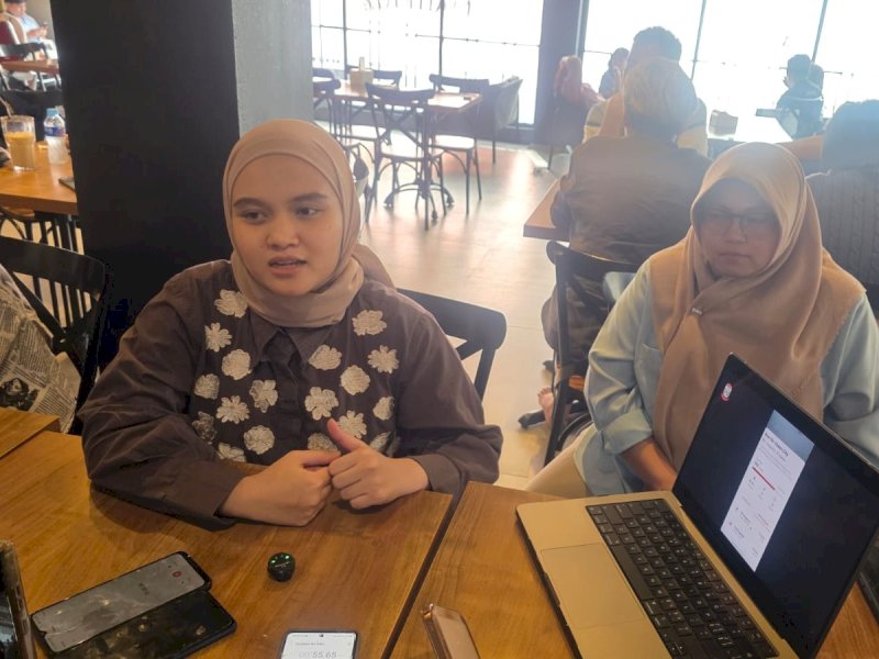 Tim Ahli Pemkot Makassar Bidang Percepatan Digitalisasi, Andi Gita Namira Patigana, saat memberikan keterangan pers, Kamis (14/5/2026). @Jejakfakta/dok. Humas Pemkot Makassar