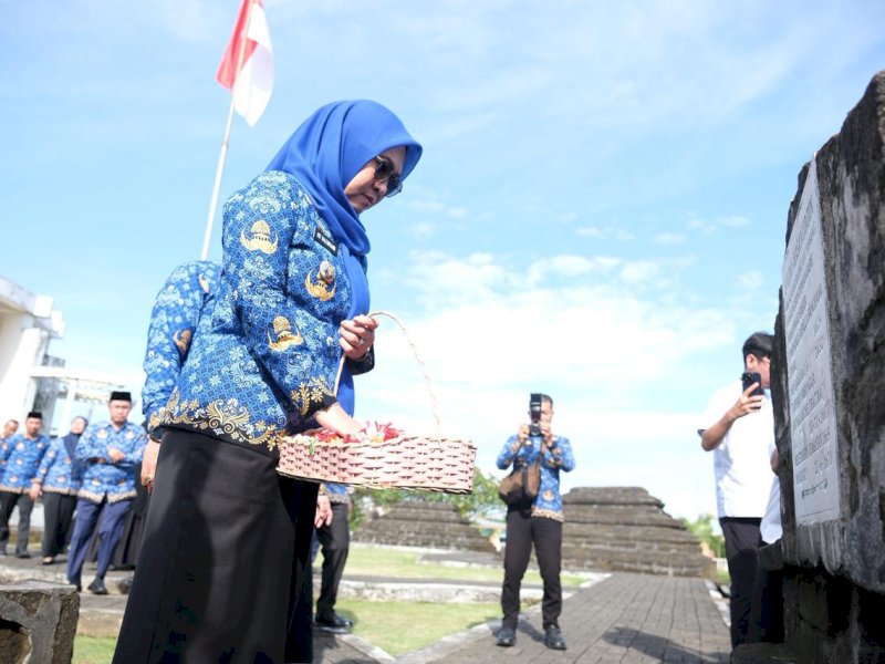 Bupati Gowa, Sitti Husniah Talenrang, saat melakukan ziarah ke Makam Pahlawan Sultan Hasanuddin sebagai rangkaian peringatan Hari Kebangkitan Nasional ke-118 Tahun 2026, Rabu (20/5/2026). @Jejakfakta/dok. Humas Pemkab Gowa