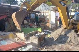 Pemkot Makassar Tertibkan 178 Lapak PKL di Mariso, Ada Pedagang Bertahan Lebih 40 Tahun