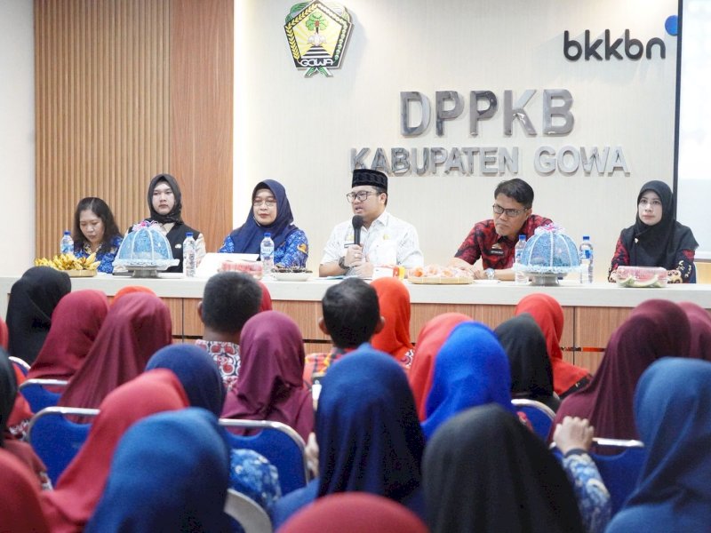 Wakil Bupati Gowa, Darmawangsyah Muin saat membuka Rapat Pengendalian Lapangan Program Pembangunan Keluarga, Kependudukan dan Keluarga Berencana (Bangga Kencana) di Aula Kantor Dinas Pengendalian Penduduk dan Keluarga Berencana (PPKB) Kabupaten Gowa, Kamis (21/5/2026). Humas Pemkab Gowa