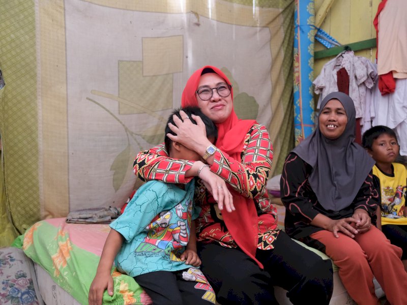 Bupati Gowa, Sitti Husniah Talenrang, saat menghadiri bantuan bedah rumah dan program usaha ZMart diberikan kepada Asmawati, warga Kecamatan Pallangga, Kamis (21/5/2026). @Jejakfakta/dok. Humas Pemkab Gowa