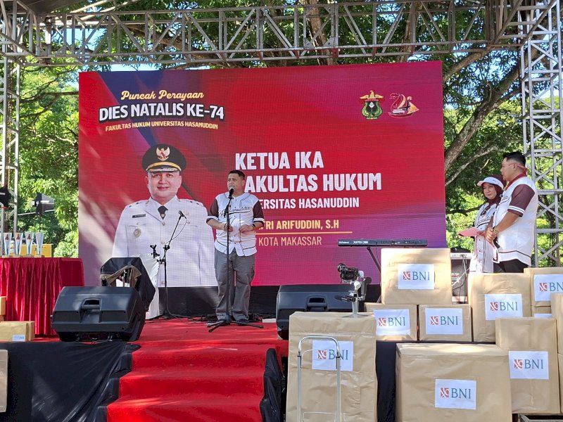 Wali Kota Makassar, Munafri Arifuddin, saat menghadiri puncak Dies Natalis Fakultas Hukum Universitas Hasanuddin di pelataran Fakultas Hukum Unhas, Jalan Perintis Kemerdekaan, Makassar, Sabtu (23/5/2026). @Jejakfakta/dok. Humas Pemkot Makassar