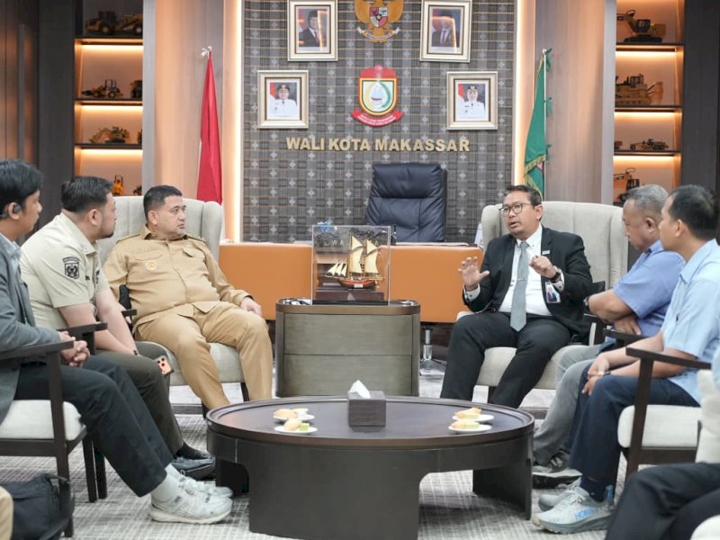 Audiensi General Manager Bandara Internasional Sultan Hasanuddin, Ruly Artha, dengan Wali Kota Makassar, Munafri Arifuddin, di Balai Kota Makassar, Selasa (26/5/2026). @Jejakfakta/dok. Humas Pemkot Makassar