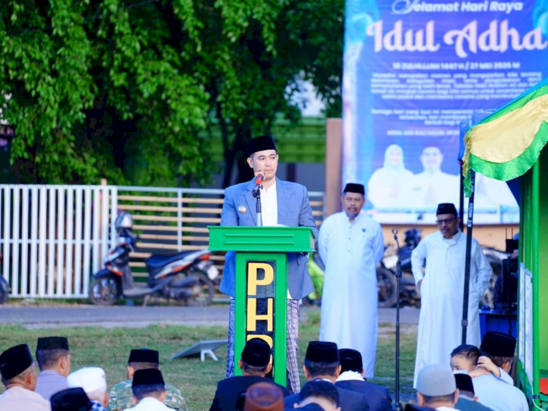 Bupati Pangkep Muhammad Yusran Lalogau (MYL) , melaksanakan Salat Iduladha 1447 Hijriah di Lapangan Sepak Bola Minasatene, Rabu (27/5/2026). 