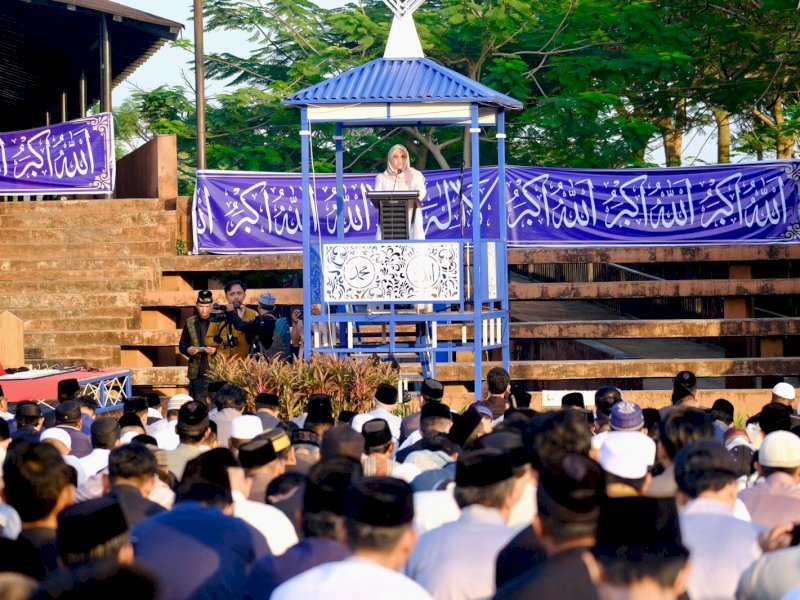 Bupati Gowa, Sitti Husniah Talenrang, saat menyampaikan sambutan pada Hari Raya Iduladha 1447 Hijriah di Lapangan RTH Syekh Yusuf, Rabu (27/5/2026). @Jejakfakta/dok. Humas Pemkab Gowa