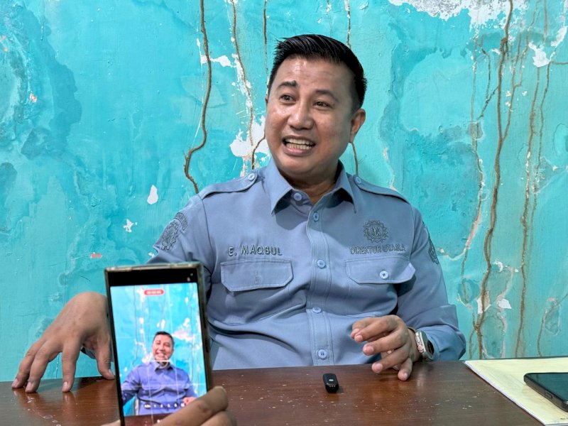 Direktur Utama Perumda Terminal Makassar Metro, Elber Maqbul Amin, saat memberikan keterangan pers, Selasa (26/5/2026). @Jejakfakta/dok. Humas Pemkot Makassar