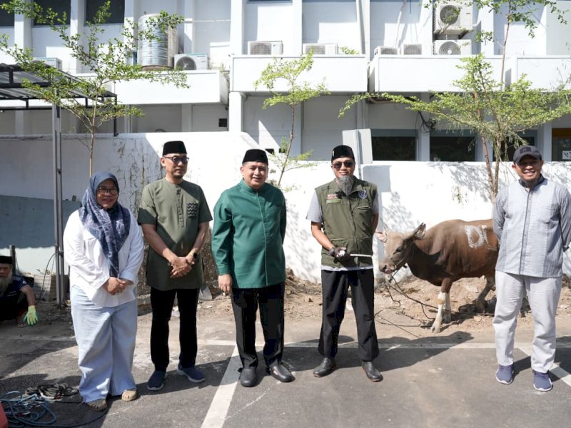 Wali Kota Makassar, Munafri Arifuddin, saat menghadiri  penyembelihan sembilan ekor sapi kurban yang akan didistribusikan kepada masyarakat serta petugas pelayanan publik di kawasan Balai Kota Makassar, Kamis (28/5/2026). @Jejakfakta/dok. Humas Pemkot Makassar