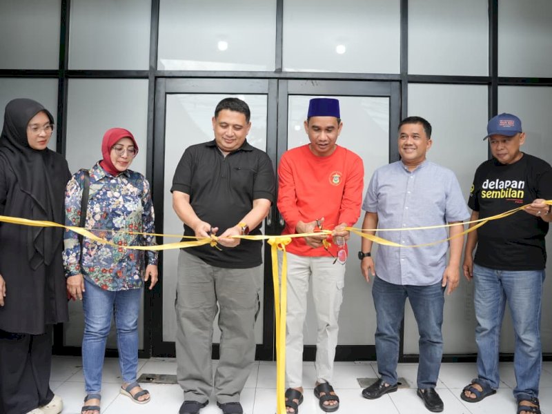  Ketua IKA FH Unhas, Munafri Arifuddin meresmikan sekretariat baru alumni yang dirangkaikan dengan silaturahmi lintas angkatan serta penyembelihan hewan kurban, Kamis (28/5/2026). @Jejakfakta/dok. Humas Pemkot Makassar