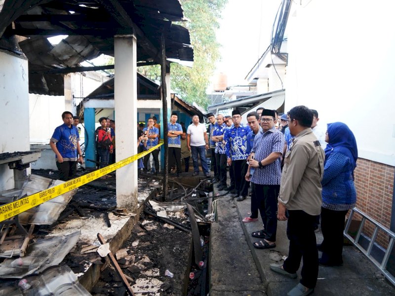 Wakil Bupati Gowa, Darmawangsyah Muin, turun langsung meninjau lokasi kebakaran di RSUD Syekh Yusuf Kabupaten Gowa, Jumat (29/5/2026) @Jejakfakta/Humas Pemkab Gowa