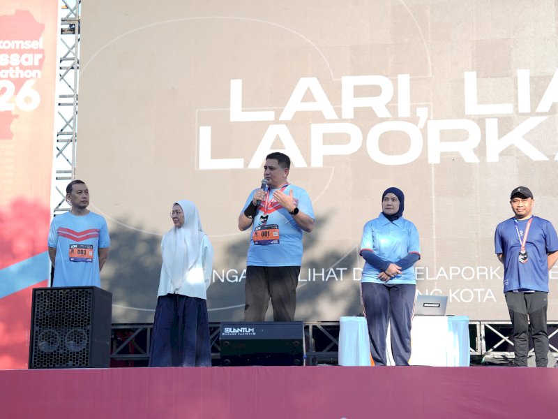 Peluncuran fitur terbaru Super Apps Lontara Plus bernama Makassar Move oleh Wali Kota Makassar, Munafri Arifuddin, didampingi Wakil Wali Kota Makassar Aliyah Mustika Ilham, Sekretaris Daerah Kota Makassar Andi Zulkifli Nanda, Ketua TP PKK Kota Makassar Melinda Aksa, serta Kepala Dinas Komunikasi dan Informatika Kota Makassar Moh. Roem, pada ajang Makassar Half Marathon (MHM) 2026, Sabtu (30/5/2026). @Jejakfakta/dok. Humas Pemkot Makassar