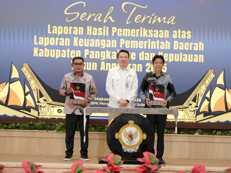 Penyerahan LHP oleh Kepala BPK Perwakilan Sulawesi Selatan, Winner Franky Halomoan Manalu, di Aula Kantor BPK Perwakilan Provinsi Sulawesi Selatan, Selasa (2/6/2026). @jejakfaktacom/Humas Pemda Pangkep