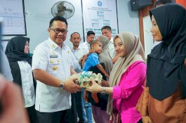Pemkab Gowa Percepat Penanganan Stunting, Wakil Bupati Turun Langsung Salurkan Bantuan Gizi