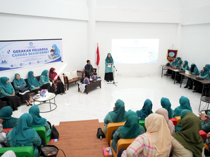 Ketua TP PKK Kota Makassar, Melinda Aksa, saat membuka kegiatan Gerakan Keluarga Cerdas Berinternet bertema &ldquo;Upgrade Dirimu, Upgrade Keluargamu: Ibu Muda Berdaya di Tengah Banjir Informasi&rdquo; yang merupakan program kerja Pokja II TP PKK Kota Makassar, Kamis (4/6/2026). @Jejakfakta/dok. Humas Pemkot Makassar