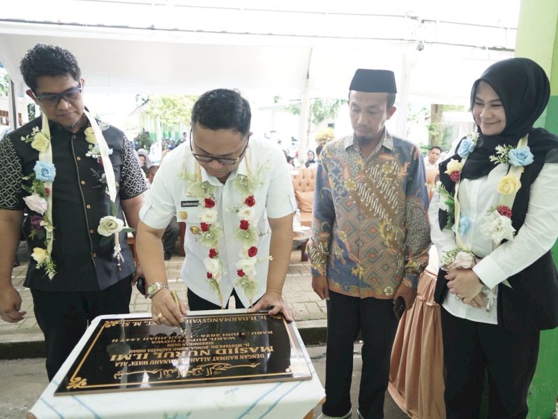  Wakil Bupati Gowa, Darmawangsyah Muin, meresmikan Masjid Nurul Ilmi yang berdiri di lingkungan SMA Negeri 10 Gowa, Jalan Mustafa Daeng Bunga, Kelurahan Romang Polong, Kecamatan Somba Opu, Rabu (3/6/2026). @Jejakfakta/dok. Humas Pemkot Makassar