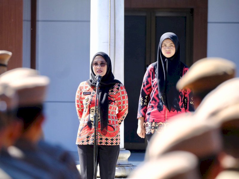 Bupati Gowa, Sitti Husniah Talenrang,  saat memimpin Apel Besar Satpol PP Kabupaten Gowa yang diikuti 654 personel dari 18 kecamatan di Lapangan Upacara Kantor Bupati Gowa, Kamis (4/6/2026). @Jejakfakta/dok. Humas Pemkab Gowa