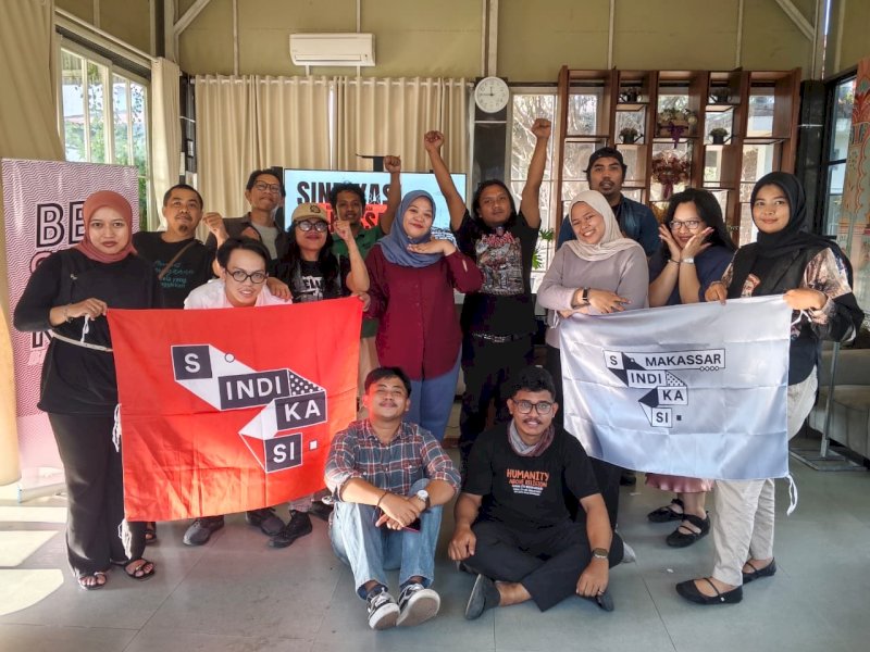 Peserta Konferensi Pembentukan SINDIKASI Makassar memilih Shany Kasysyaf, Ketua Wilayah dan Atri Suryatri Abbas sebagai Sekretaris Wilayah untuk masa bakti 2026&ndash;2029, secara aklamasi di Cafe Lorong Pagi Sore, Jalan Salemba, Makassar,  Kamis (4/6/2026). @Jejakfakta/Istimewa