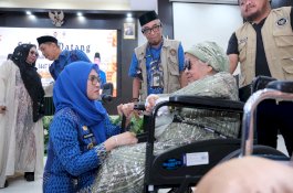 Bupati Gowa Sambut Haru Kepulangan 386 Jemaah Haji Kloter 5, Satu Jamaah Wafat di Tanah Suci