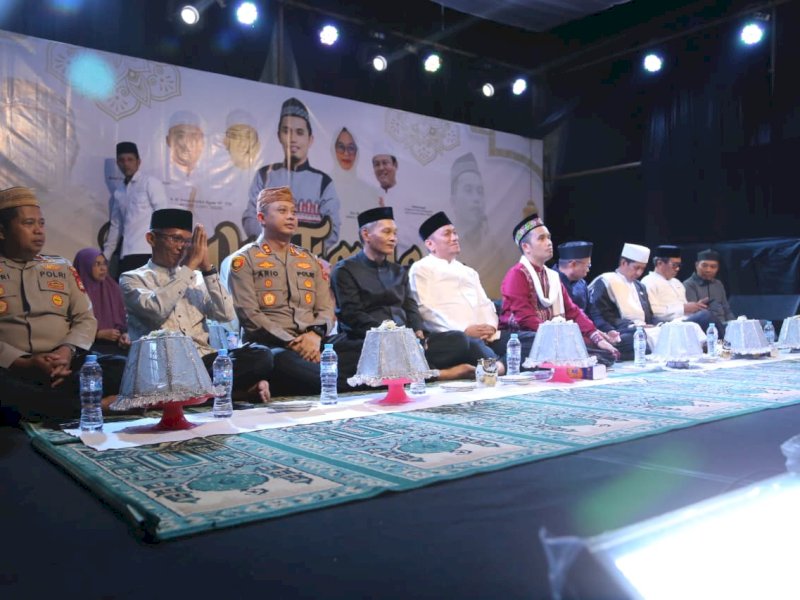Bupati Luwu Timur, Irwan Bachri Syam, saat menghadiri Tabligh Akbar &ldquo;Luwu Timur Menjemput Hidayah #5&rdquo; di Lapangan Benteng Sorowako, Kecamatan Nuha, Sabtu malam (6/6/2026). @Jejakfakta/dok. Humas Pemkab Lutim