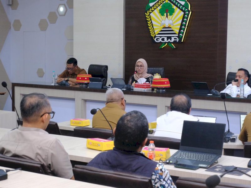 Bupati Gowa, Sitti Husniah Talenrang, saat memimpin rapat Forum Penataan Ruang Kabupaten Gowa yang digelar di Baruga Karaeng Pattingalloang, Kantor Bupati Gowa, Selasa (9/6/2026). @Jejakfakta/dok. Humas Pemkab Gowa