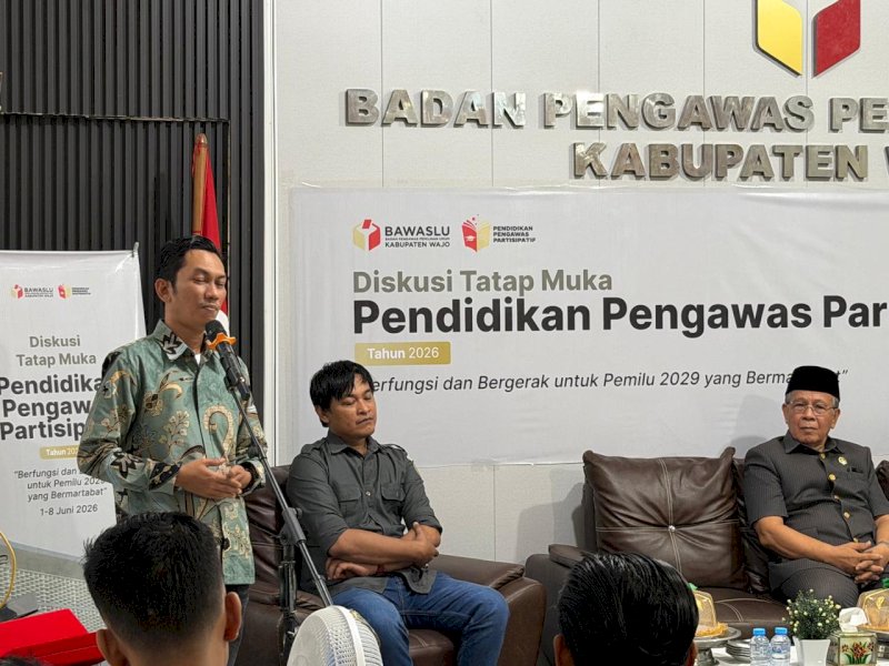 Anggota Bawaslu Provinsi Sulawesi Selatan, Abdul Malik, saat membuka kegiatan Pendidikan Pengawasan Partisipatif (P2P) Bawaslu di Sengkang, Kabupaten Wajo, Senin (8/6/2026). @Jejakfakta/dok. Istimewa