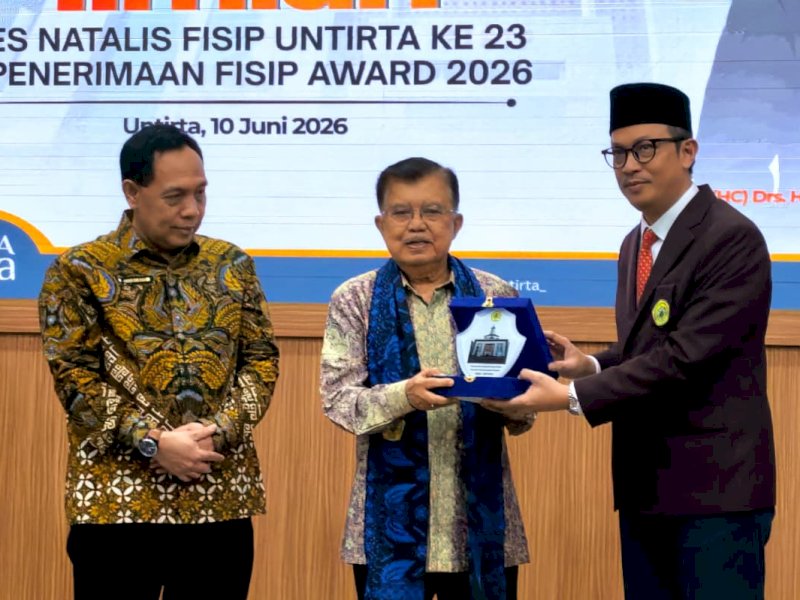 Wakil Presiden RI ke-10 dan ke-12, Jusuf Kalla, usai memberikan orasi ilmiah dalam Dies Natalis ke-23 Fakultas Ilmu Sosial dan Ilmu Politik (FISIP) Universitas Sultan Ageng Tirtayasa di Serang, Rabu (10/6/2026). @Jejakfakta/dok. Istimewa