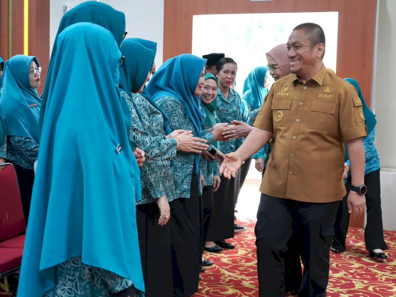 Bupati Luwu Timur, Irwan Bachri Syam, saat menghadiri Sosialisasi Literasi Masyarakat di Aula Sasana Praja, Kantor Bupati Malili, Selasa (9/6/2026). @Jejakfakta/dok. Humas Pemkab Lutim