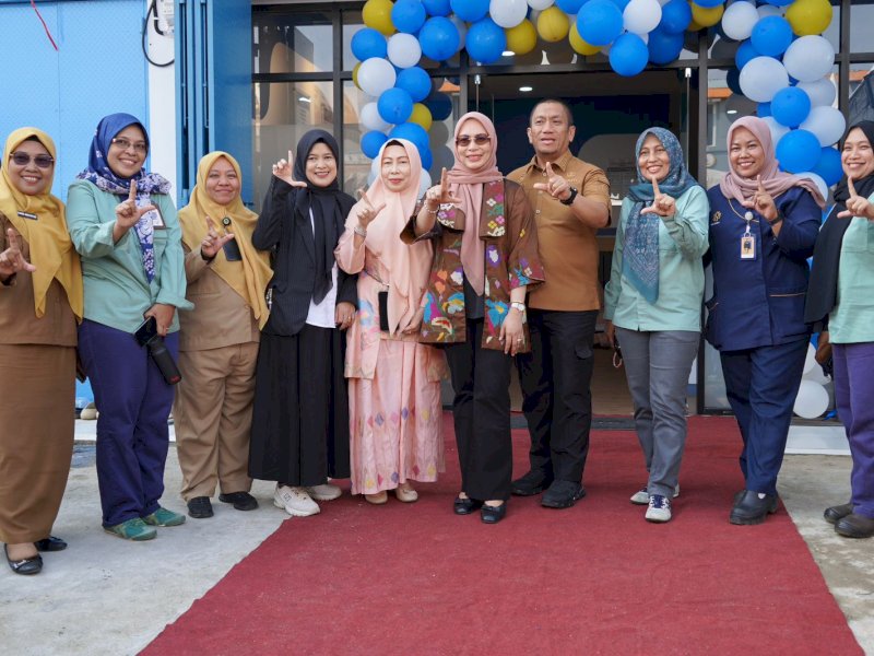 Bupati Luwu Timur, Irwan Bachri Syam bersama Ketua TP PKK Luwu Timur sekaligus Anggota DPRD Sulsel, dr. Ani Nurbani Irwan, saat menghadiri peresmian Klinik Utama Yuai Lab & Clinic di Malili, Selasa (9/6/2026). @Jejakfakta/dok. Humas Pemkab Lutim