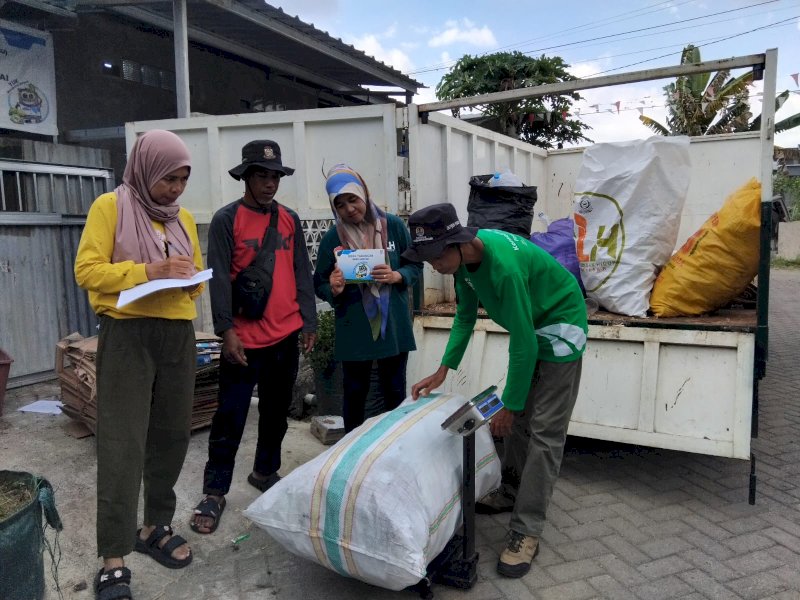 Gerakan lingkungan di Cluster Berlian Permai (CBP), RT 4 RW 7, Kelurahan Bangkala, Kecamatan Manggala, Kota Makassar,. Saat ini menjadi pusat edukasi lingkungan berbasis masyarakat melalui Bank Sampah Unit (BSU) Nurul Ilmi, yang mengusung konsep zero waste, pengolahan sampah organik, hingga pengembangan urban farming. @Jejakfakta/dok. Humas Pemkot Makassar