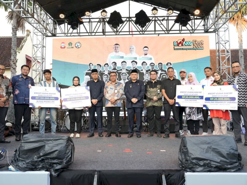 Wali Kota Makassar, Munafri Arifuddin, saat membuka Ewa-Ko Fest 2026 bertajuk Edukasi Wirausaha Kolaboratif dan Inovatif di Benteng Fort Rotterdam, Kamis (11/6/2026). @Jejakfakta/dok. Humas Pemkot Makassar