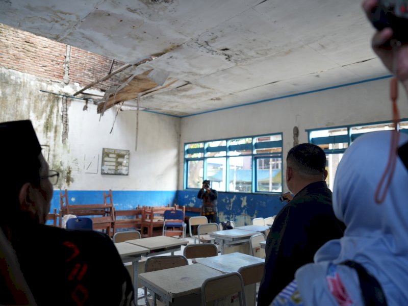 Wali Kota Makassar, Munafri Arifuddin, saat melakukan kunjungan yang rusak di Kecamatan Kepulauan Sangkarrang, Jumat (12/6/2026). @Jejakfakta/dok. Humas Pemkot Makassar
