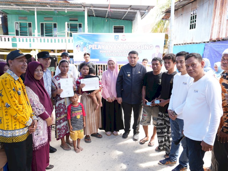 Wali Kota Makassar, Munafri Arifuddin, didampingi Ketua TP PKK Kota Makassar, Melinda Aksa, Munafri turun langsung ke Kecamatan Kepulauan Sangkarrang untuk memastikan layanan dasar masyarakat berjalan optimal di Pulau Barrang Lompo dan Pulau Bone Tambu, Jumat (12/6/2026). @Jejakfakta/dok. Humas Pemkot Makassar