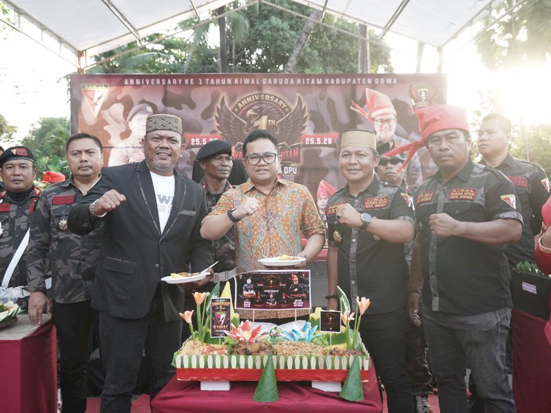 Wakil Bupati Gowa, Darmawangsyah Muin, saat menghadiri peringatan satu tahun kepengurusan Kiwal Garuda Hitam Kabupaten Gowa yang berlangsung di Halaman Baruga Somba Opu, kawasan Benteng Somba Opu, Kecamatan Barombong, Minggu (14/6/2026). @Jejakfakta/dok. Humas Pemkab Gowa