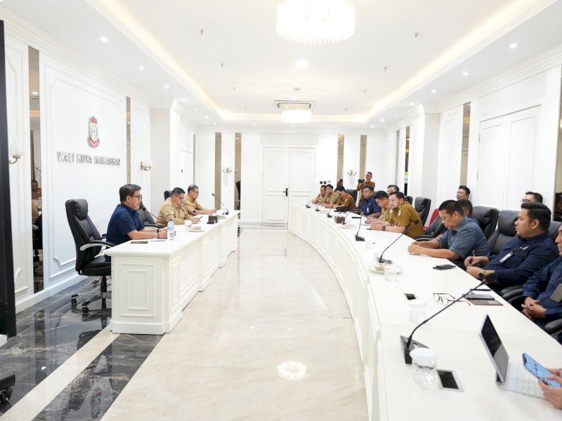 Wali Kota Makassar, Munafri Arifuddin, saat menerima audiensi dengan Perumda Parkir Makassar Raya di Balai Kota Makassar, Senin (15/6/2026). @Jejakfakta/dok. Humas Pemkot Makassar